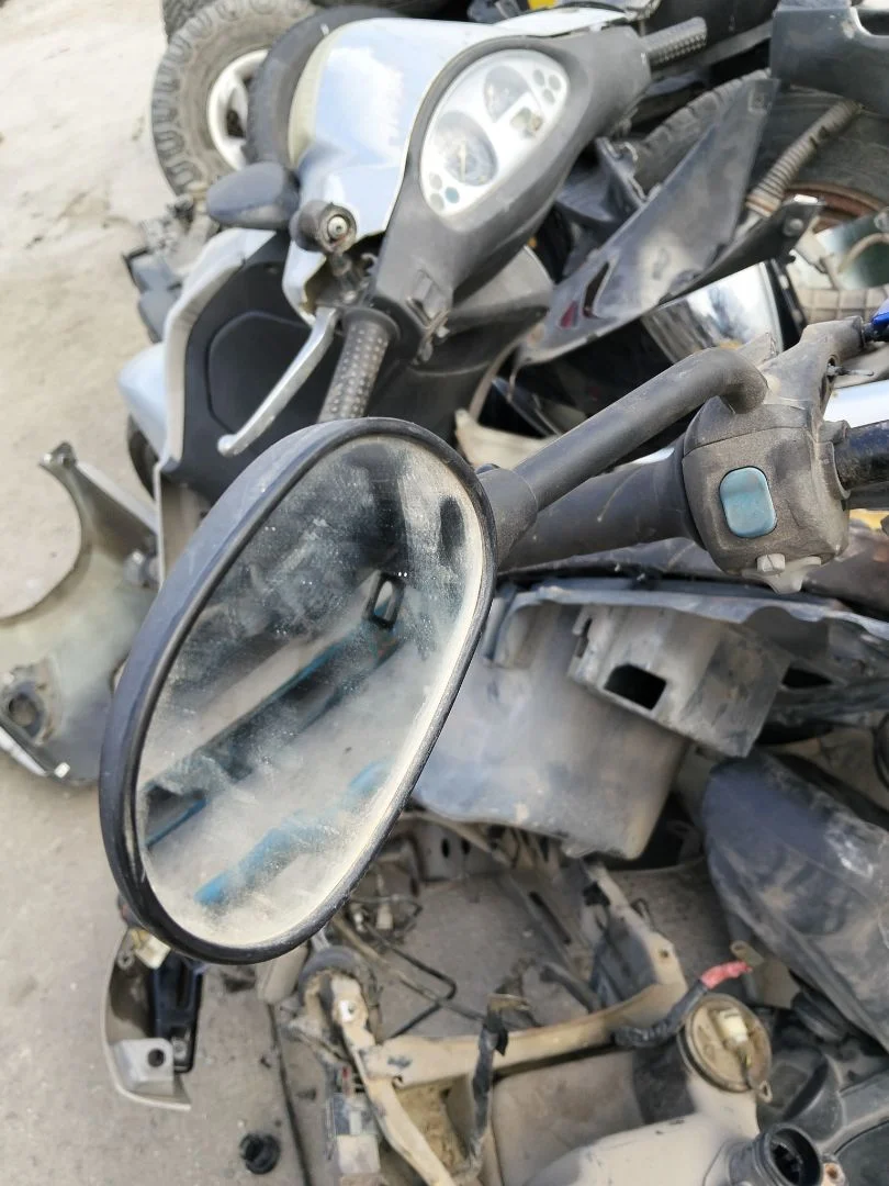 Foto de RETROVISOR IZQUIERDO PEUGEOT VIVACITY 49 cm3 - 3.0 kW (0 CV / 0 KW)