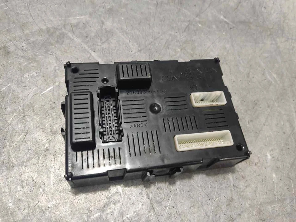 Foto de NO IDENTIFICADO RENAULT CLIO III 1.5 dCi Diesel CAT (86 CV / 63 KW) referencia 8200343733