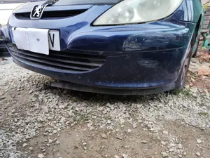 Foto de PARAGOLPES DELANTERO PEUGEOT 307 (S1)(04.2001) 1.6 16V CAT (109 CV / 80 KW) foto 2