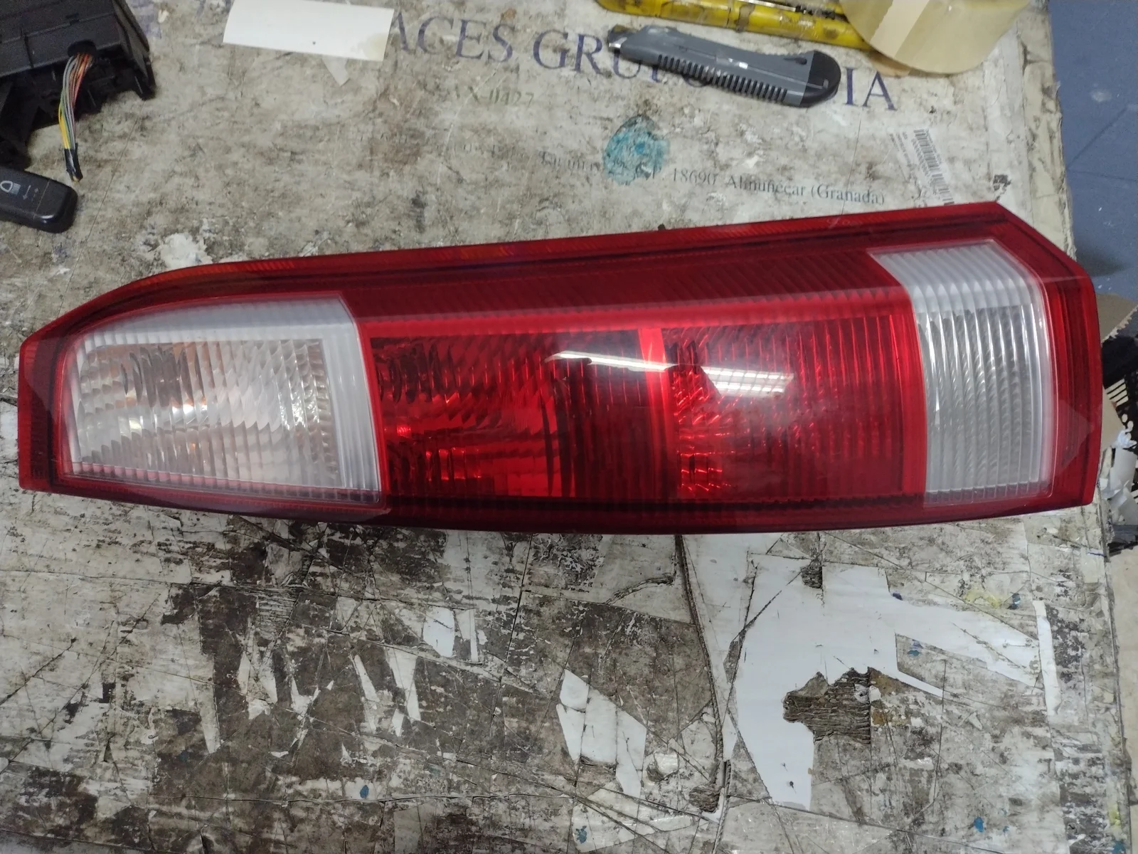 Foto de PILOTO TRASERO DERECHO OPEL MERIVA 1.6 CAT (Z 16 SE / L55) (87 CV / 64 KW) referencia 93294346