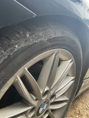 Foto de PASO RUEDA TRASERO DERECHO BMW SERIE 1 BERLINA (E81/E87) 2.0 Turbodiesel CAT (143 CV / 105 KW)