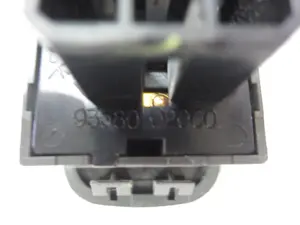 Foto de MANDO ELEVALUNAS DELANTERO DERECHO HYUNDAI ATOS (MX) 1.0 CAT (54 CV / 40 KW) referencia 9358002000 foto 3