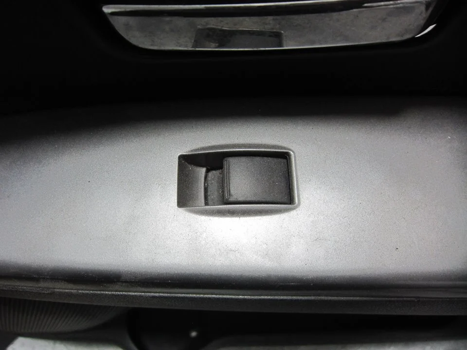 Foto de MANDO ELEVALUNAS DELANTERO DERECHO MITSUBISHI ASX (GA0W) 1.6 CAT (117 CV / 86 KW) referencia MR587944
