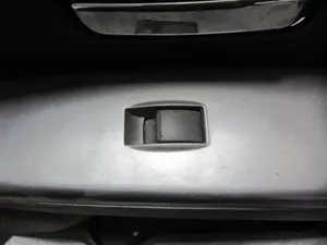 Foto de MANDO ELEVALUNAS DELANTERO DERECHO MITSUBISHI ASX (GA0W) 1.6 CAT (117 CV / 86 KW) referencia MR587944