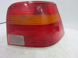 Foto de PILOTO TRASERO DERECHO VOLKSWAGEN GOLF IV BERLINA (1J1)(10.1997) 1.6  (101 CV / 74 KW) referencia 1J6945257