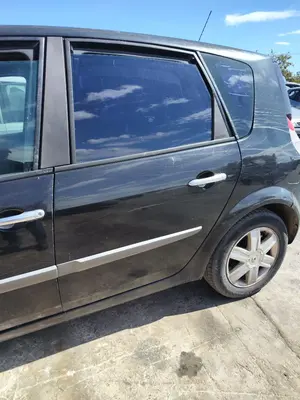 Foto de PUERTA TRASERA IZQUIERDA RENAULT SCENIC II (JM) 1.9 dCi Diesel (120 CV / 88 KW) referencia 7751475408 foto 2