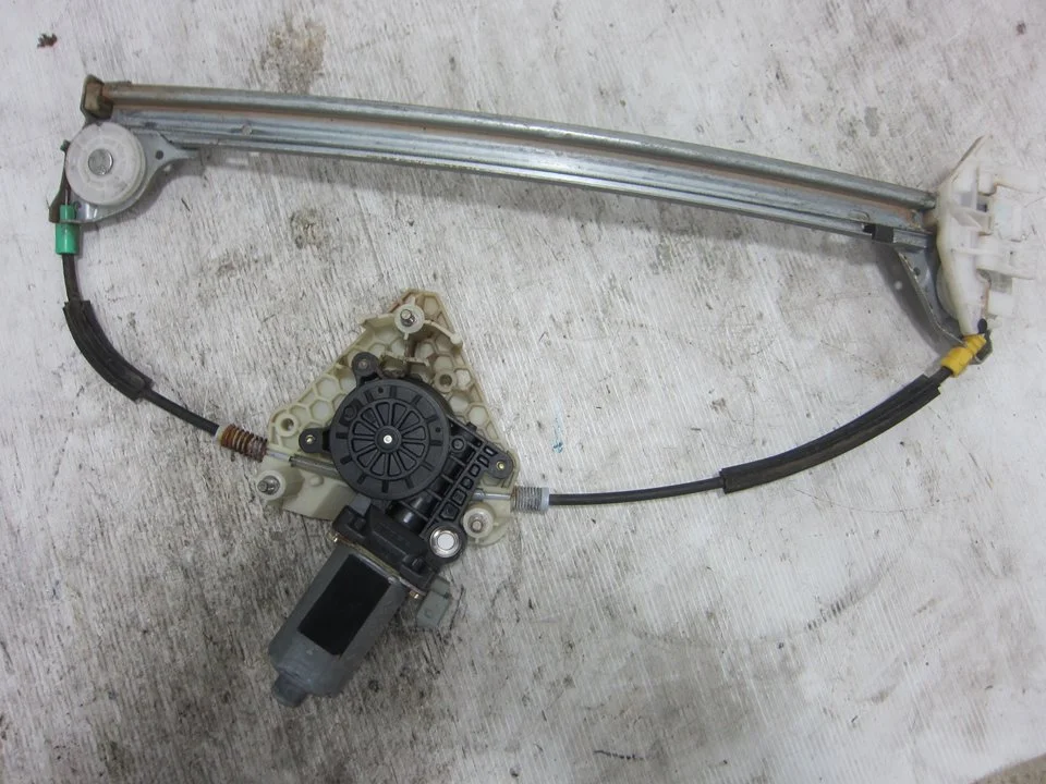 Foto de ELEVALUNAS TRASERO DERECHO PEUGEOT 406 BERLINA (S1/S2) 3.0 V6 24V CAT (190 CV / 140 KW) referencia 0130821778