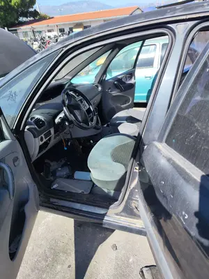 Foto de GOMAS CONTORNO PUERTA CITROEN XSARA PICASSO 1.6 HDi CAT (9HY / DV6TED4) (109 CV / 80 KW)