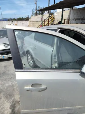 Foto de LUNA DELANTERA DERECHA OPEL ASTRA H BERLINA 1.7 16V CDTI (110 CV / 81 KW) referencia 93183267