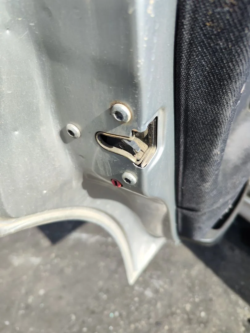 Foto de CERRADURA PUERTA TRASERA IZQUIERDA OPEL VECTRA B BERLINA 2.0 DTI (101 CV / 74 KW) referencia 24414131