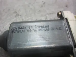 Foto de MOTOR ELEVALUNAS DELANTERO DERECHO SEAT IBIZA (6L1) 1.9 TDI (101 CV / 74 KW) referencia 101386102 foto 4