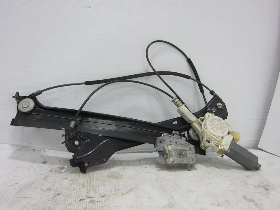 Foto de ELEVALUNAS DELANTERO IZQUIERDO MERCEDES-BENZ CLK (BM 209) COUPE 2.7 CDI 20V CAT (170 CV / 125 KW) referencia 0130821921