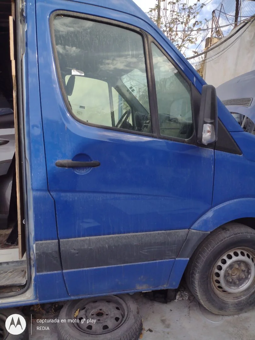 Foto de PUERTA DELANTERA DERECHA VOLKSWAGEN CRAFTER FURGÓN (2E) 2.5 TDI DPF (109 CV / 80 KW) referencia 2E0831052