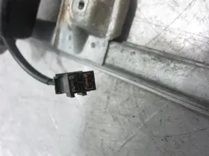 Foto de ELEVALUNAS TRASERO DERECHO AUDI 100 AVANT (C4) 2.3 (133 CV / 98 KW) referencia 4A0839398A foto 3