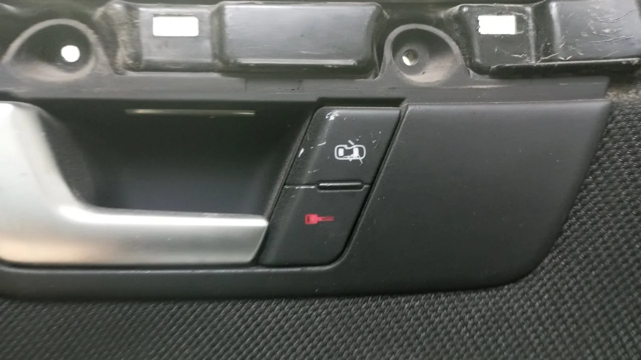 Foto de MANETA INTERIOR DELANTERA IZQUIERDA AUDI A4 AVANT (8E) 3.0 V6 24V TDI (233 CV / 171 KW) referencia 8E1837019