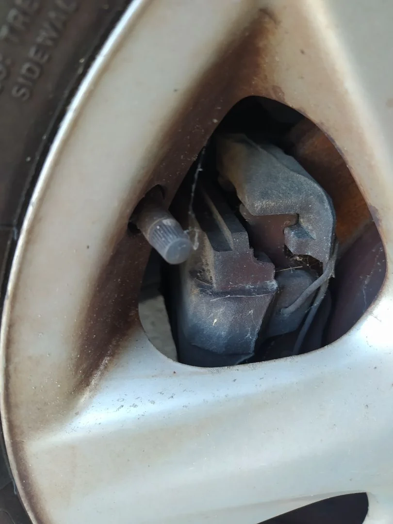 Foto de PINZA DE FRENO DELANTERA IZQUIERDA TOYOTA YARIS (KSP9/SCP9/NLP9) 1.4 Turbodiesel CAT (90 CV / 66 KW)