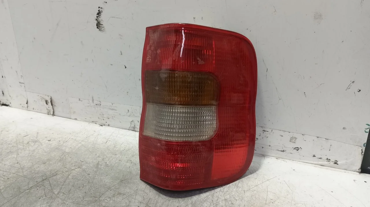 Foto de PILOTO TRASERO DERECHO OPEL COMBO (CORSA B) 1.7 Diesel (60 CV / 44 KW) referencia 67732680