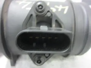 Foto de CAUDALIMETRO AUDI A6 BERLINA (4F2) 4.2 V8 40V (335 CV / 246 KW) referencia 077133471J foto 2