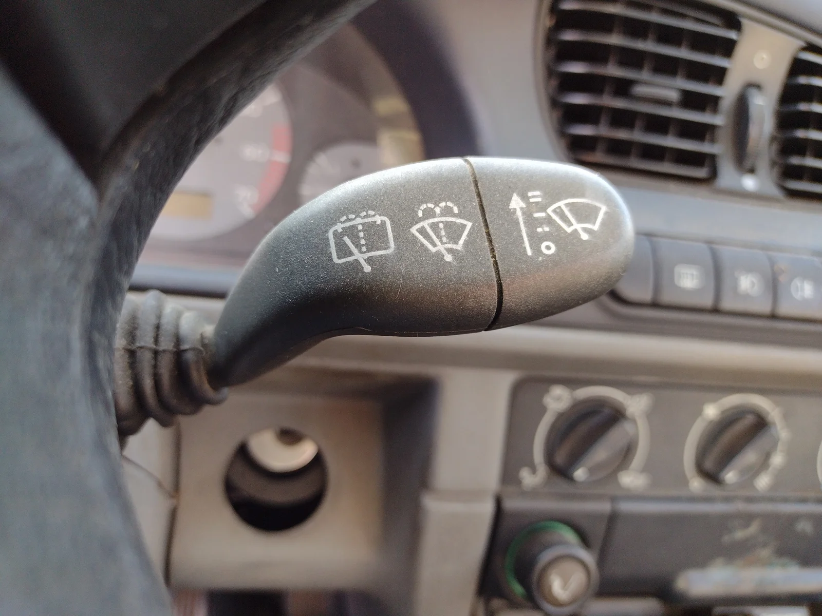 Foto de MANDO LIMPIA SKODA FELICIA BERLINA (791) 1.3 (68 CV / 50 KW)