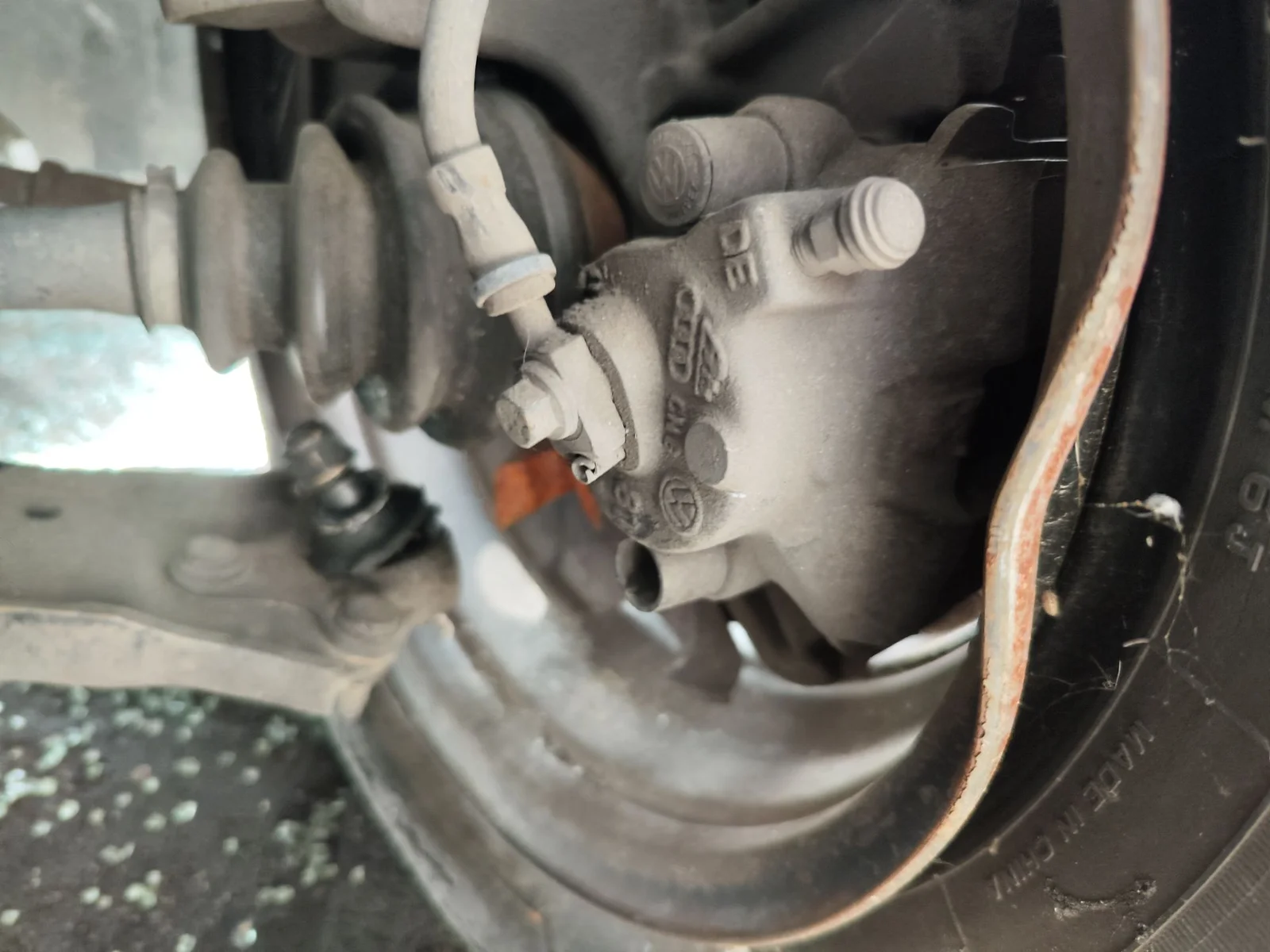 Foto de PINZA DE FRENO DELANTERA IZQUIERDA VOLKSWAGEN CADDY (2K)(02.2004) 1.9 TDI (BSU) (75 CV / 55 KW)