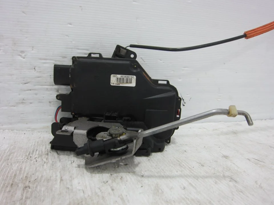 Foto de CERRADURA PUERTA TRASERA IZQUIERDA AUDI A4 BERLINA (8E) 2.0 16V FSI (150 CV / 110 KW) referencia 8E0839015C