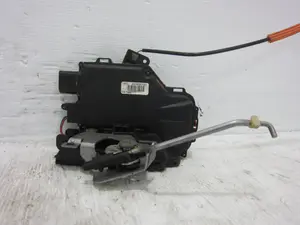 Foto de CERRADURA PUERTA TRASERA IZQUIERDA AUDI A4 BERLINA (8E) 2.0 16V FSI (150 CV / 110 KW) referencia 8E0839015C