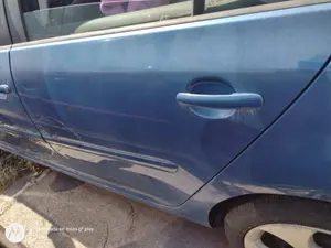 Foto de PUERTA TRASERA IZQUIERDA VOLKSWAGEN GOLF V (1K1)(10.2003) 2.0 TDI (140 CV / 103 KW) foto 2