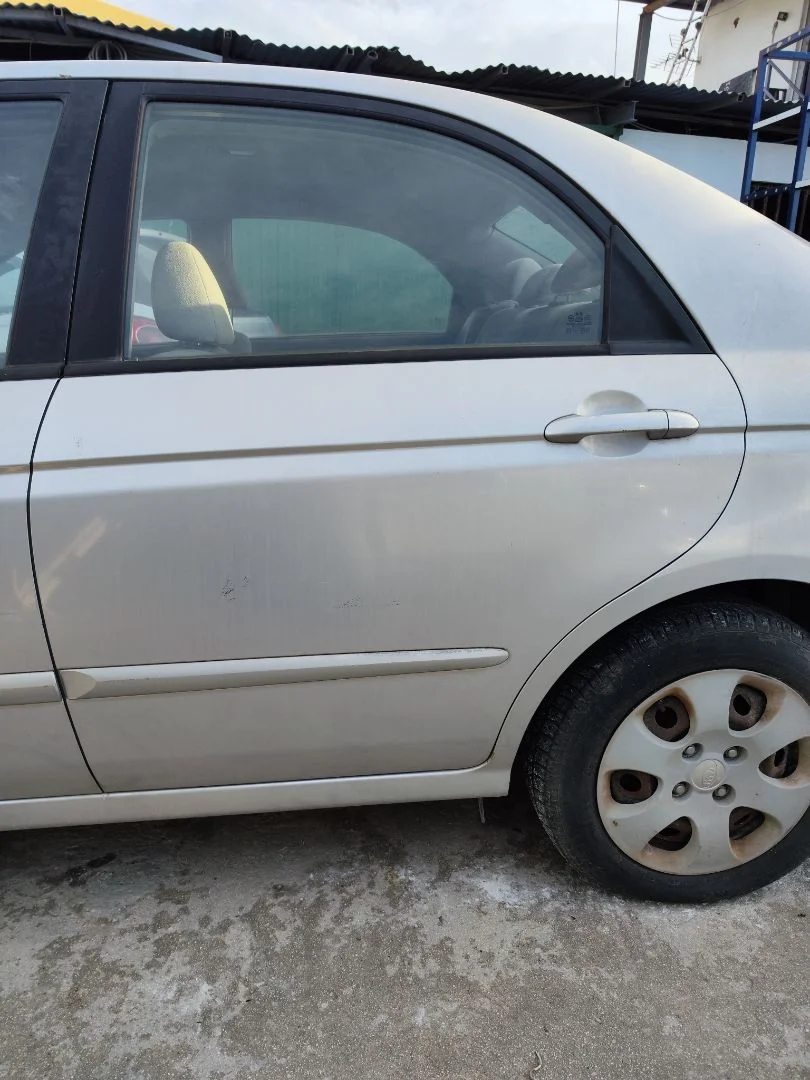 Foto de PUERTA TRASERA IZQUIERDA KIA CERATO (LD) 1.5 CRDi (102 CV / 75 KW) referencia 770032F010