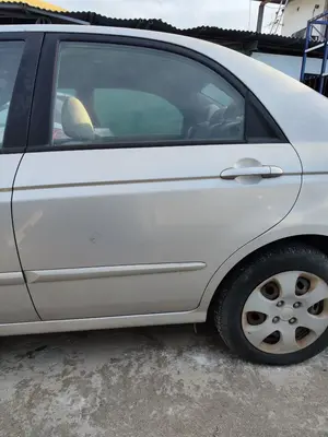Foto de PUERTA TRASERA IZQUIERDA KIA CERATO (LD) 1.5 CRDi (102 CV / 75 KW) referencia 770032F010
