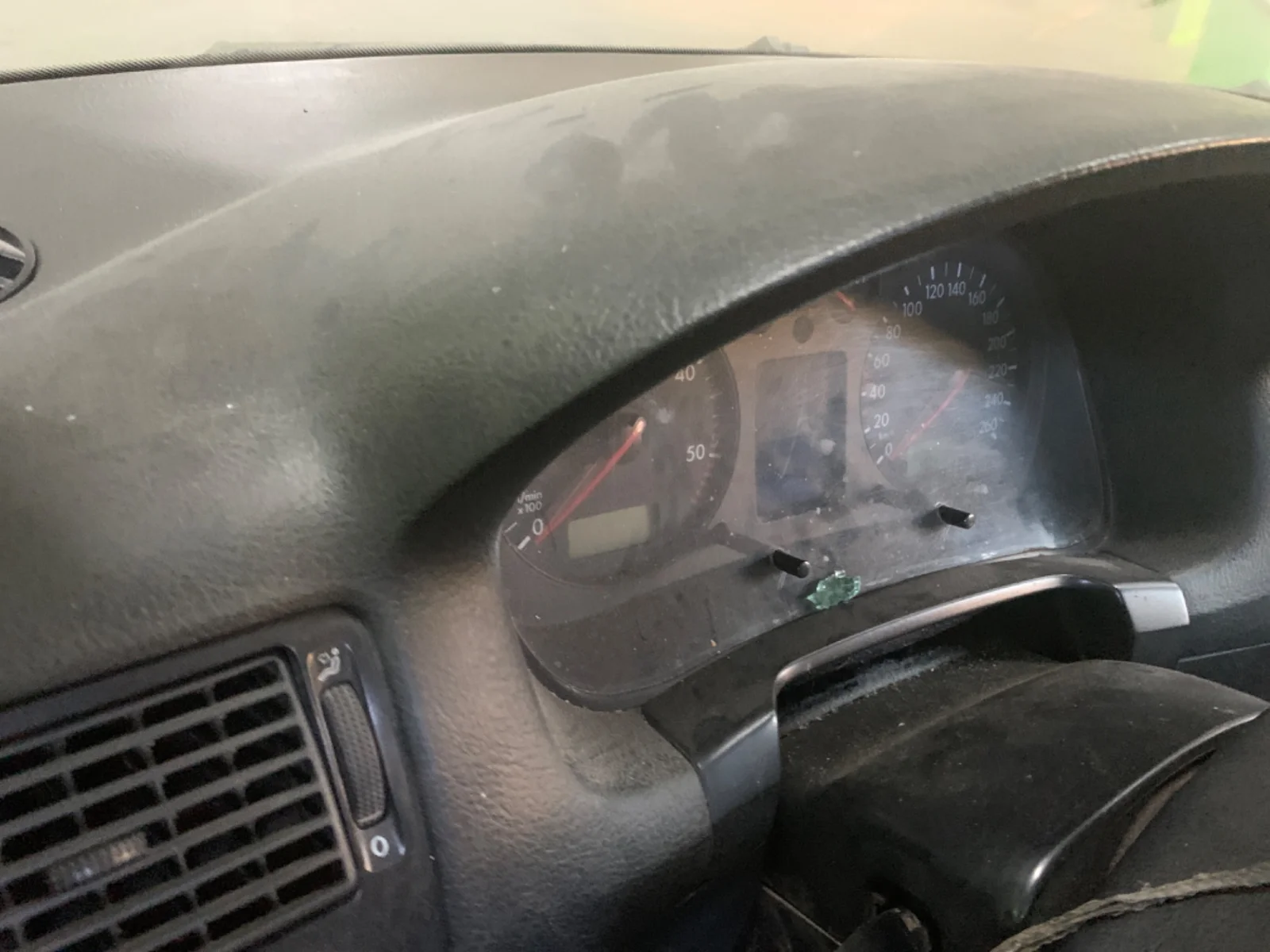 Foto de CUADRO INSTRUMENTOS VOLKSWAGEN GOLF IV BERLINA (1J1)(10.1997) 1.9 TDI (101 CV / 74 KW) referencia 1J0920826CV