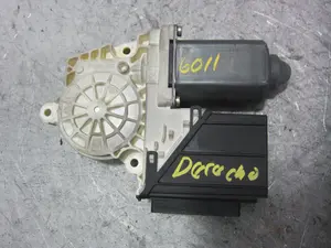 Foto de MOTOR ELEVALUNAS DELANTERO DERECHO SEAT IBIZA (6L1) 1.9 TDI (101 CV / 74 KW) referencia 101386102 foto 3