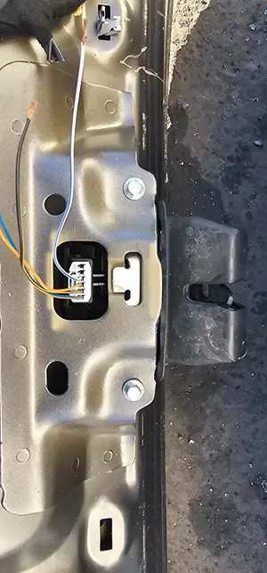 Foto de CERRADURA MALETERO / PORTON FORD FIESTA (CNN) 1.25 16V CAT (82 CV / 60 KW)