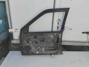 Foto de PUERTA DELANTERA DERECHA CHRYSLER JEEP GR.CHEROKEE (ZJ)/(Z) 5.2 V8 CAT (211 CV / 155 KW) foto 4
