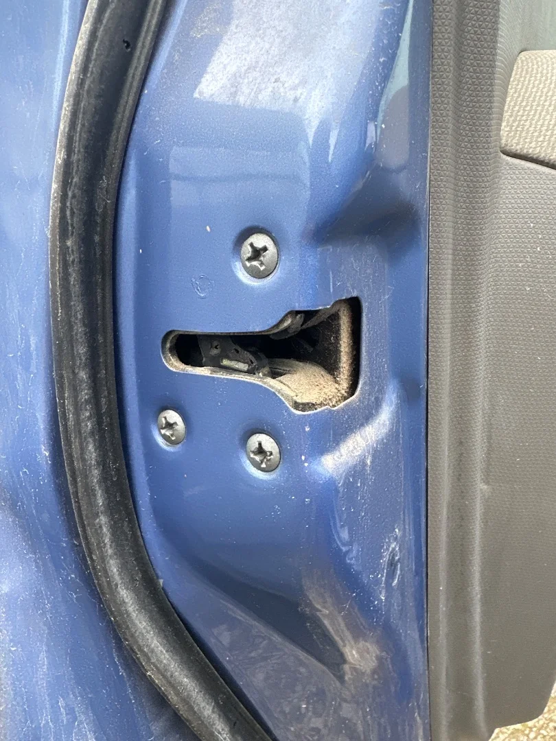 Foto de CERRADURA PUERTA DELANTERA IZQUIERDA NISSAN MICRA (K12E) 1.2 CAT (65 CV / 48 KW)