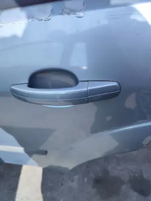 Foto de MANETA EXTERIOR TRASERA IZQUIERDA FORD FOCUS BERLINA (CAP) 1.8 TDCi Turbodiesel CAT (116 CV / 85 KW)