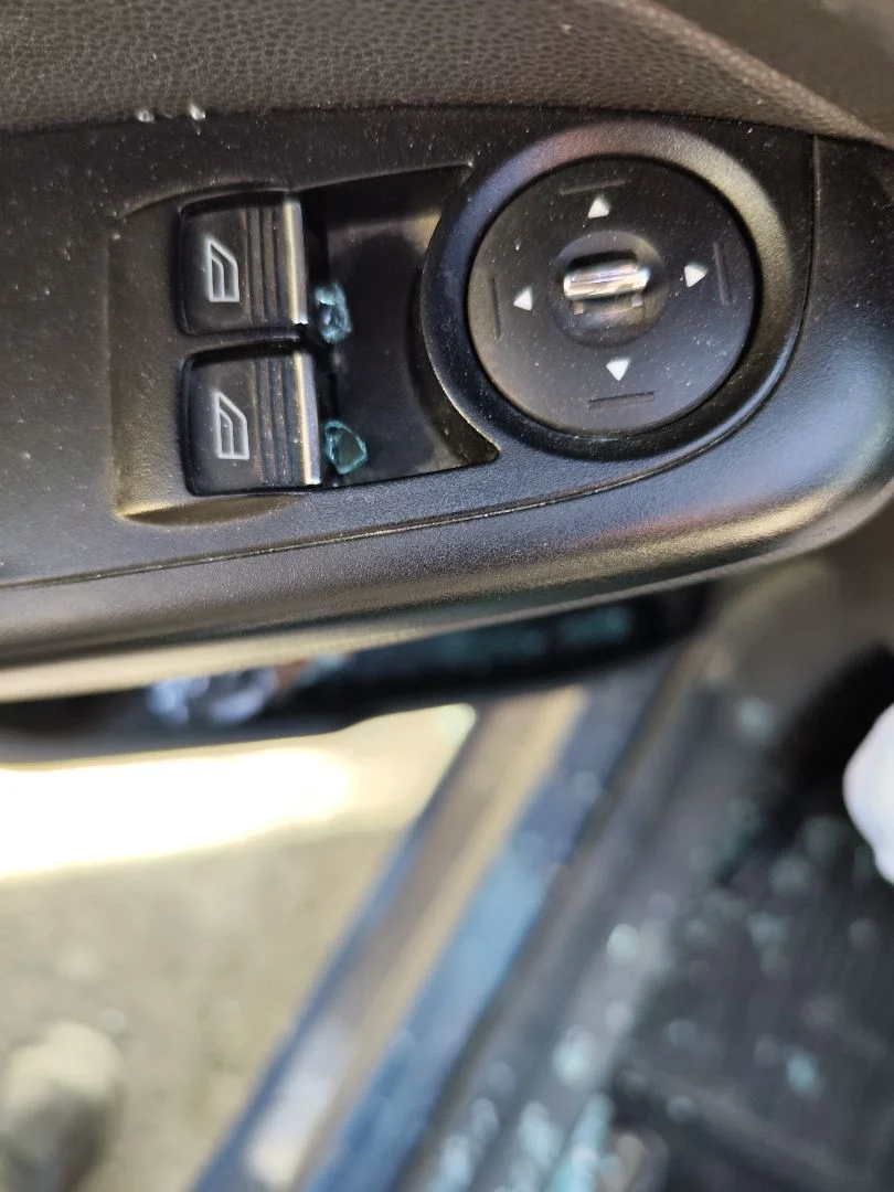 Foto de MANDO ELEVALUNAS DELANTERO IZQUIERDO FORD FIESTA (CNN) 1.5 TDCi CAT (75 CV / 55 KW)