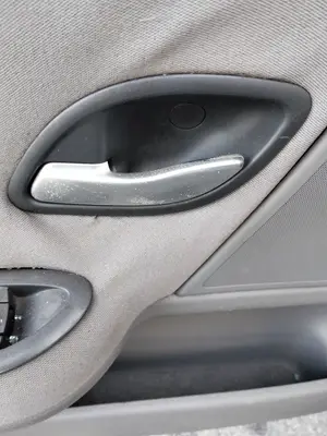 Foto de MANETA INTERIOR TRASERA IZQUIERDA RENAULT LAGUNA II (BG0) 1.9 dCi Diesel CAT (101 CV / 74 KW) referencia 8200000723