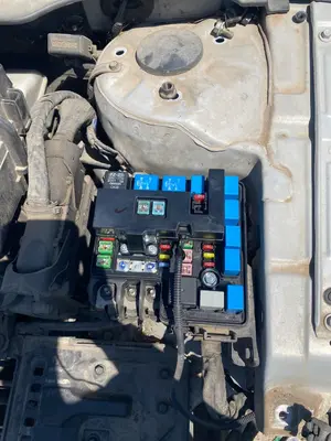 Foto de CAJA RELES / FUSIBLES HYUNDAI I30 (FD) 1.4 CAT (109 CV / 80 KW)