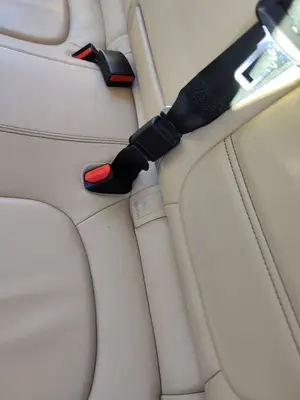 Foto de ENGANCHE CINTURON TRASERO IZQUIERDO JAGUAR XE 2.0  Turbo CAT (200 CV / 147 KW) referencia 2R83F60045
