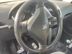 Foto de AIRBAG DELANTERO IZQUIERDO PEUGEOT 207 1.6 HDi FAP CAT (9HZ / DV6TED4) (109 CV / 80 KW)