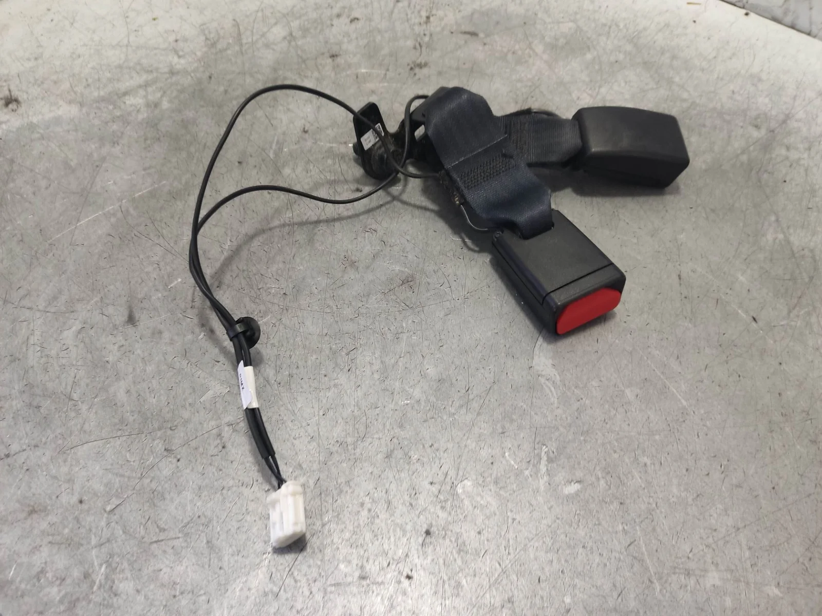 Foto de ENGANCHE CINTURON TRASERO CENTRAL OPEL CROSSLAND X 1.2 (110 CV / 81 KW) referencia 39172070