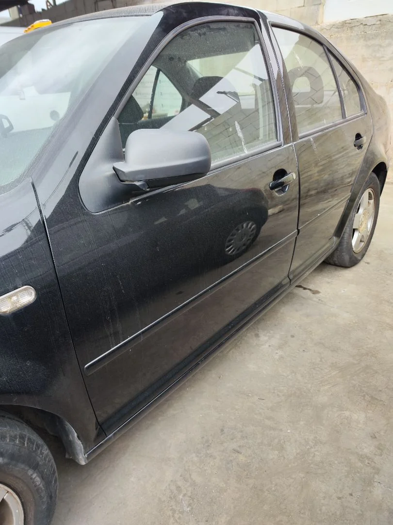 Foto de PUERTA DELANTERA IZQUIERDA VOLKSWAGEN GOLF IV BERLINA (1J1)(10.1997) 1.9 TDI (131 CV / 96 KW) referencia 1J4831055H