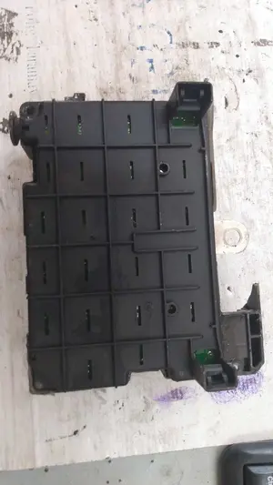 Foto de CAJA RELES / FUSIBLES PEUGEOT 307 (S1)(04.2001) referencia 9650664080 foto 2