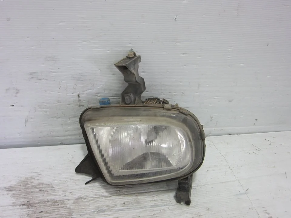 Foto de FARO ANTINIEBLA DERECHO PEUGEOT 306 3/5 PT. / 4 PT. (S2) referencia 0305053002