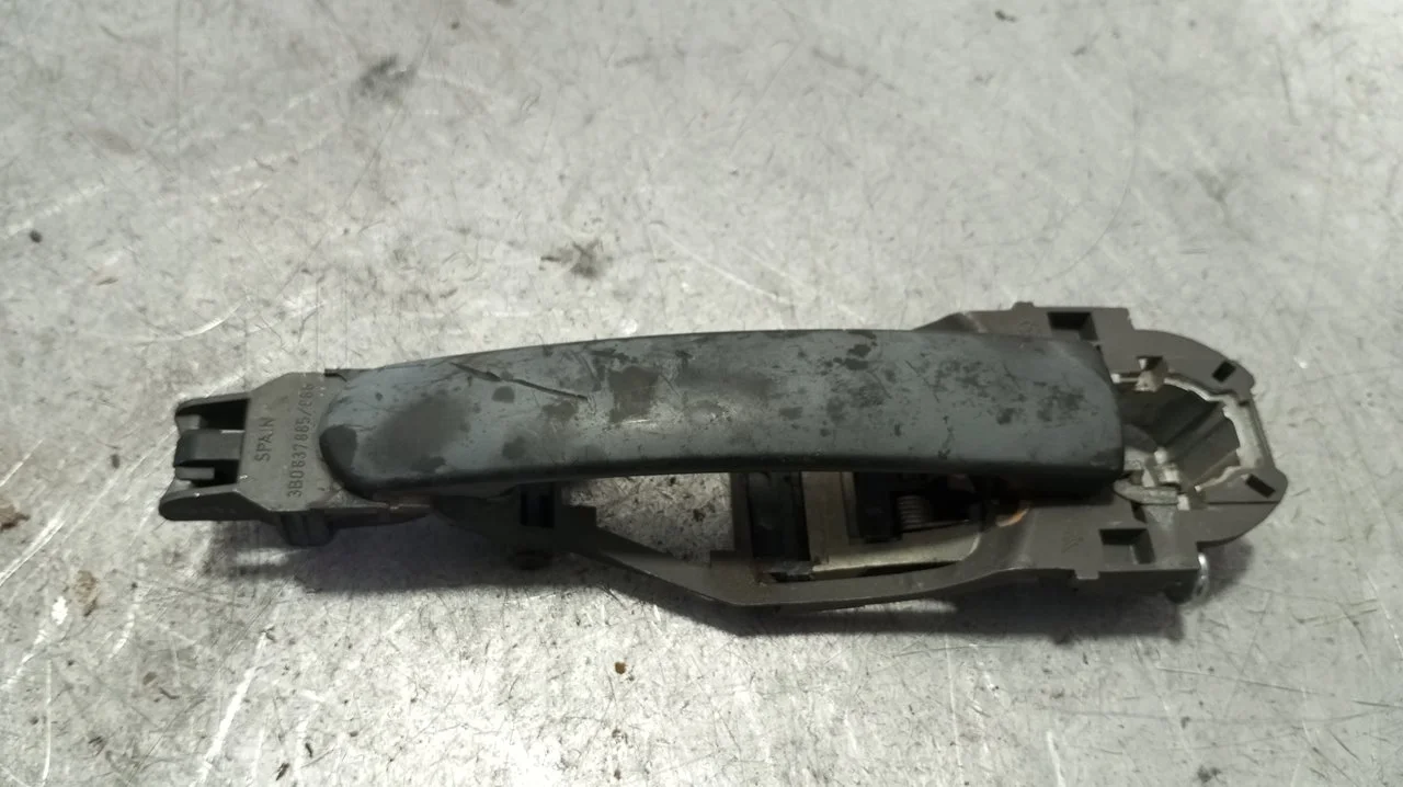 Foto de MANETA EXTERIOR TRASERA IZQUIERDA SEAT TOLEDO (5P2) 1.9 TDI (105 CV / 77 KW) referencia 3B0837885