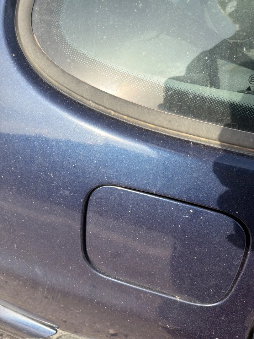 Foto de TAPA EXTERIOR COMBUSTIBLE SEAT CORDOBA BERLINA (6K2)