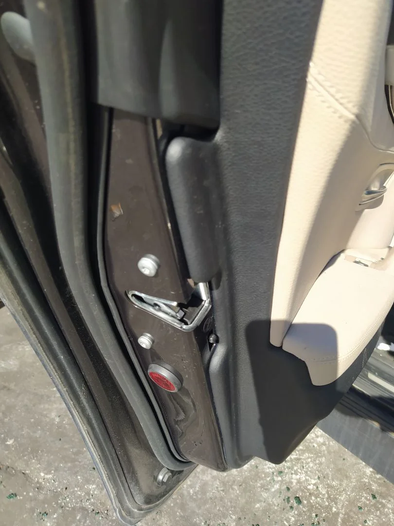 Foto de CERRADURA PUERTA TRASERA IZQUIERDA BMW SERIE 5 TOURING (F11) 2.0 Turbodiesel (218 CV / 160 KW)