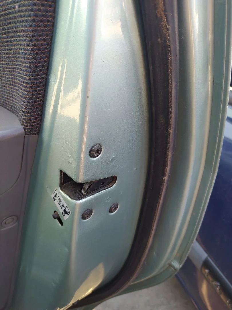 Foto de CERRADURA PUERTA TRASERA DERECHA HYUNDAI MATRIX (FC) 1.5 CRDi CAT (102 CV / 75 KW) referencia 81410-17101
