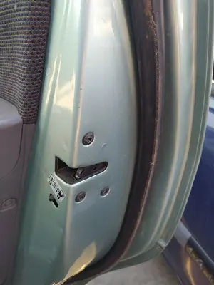 Foto de CERRADURA PUERTA TRASERA DERECHA HYUNDAI MATRIX (FC) 1.5 CRDi CAT (102 CV / 75 KW) referencia 81410-17101