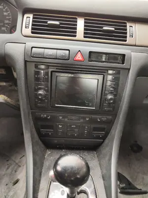 Foto de SISTEMA AUDIO / RADIO CD AUDI A6 BERLINA (4B2) 2.5 V6 24V TDI (150 CV / 110 KW)